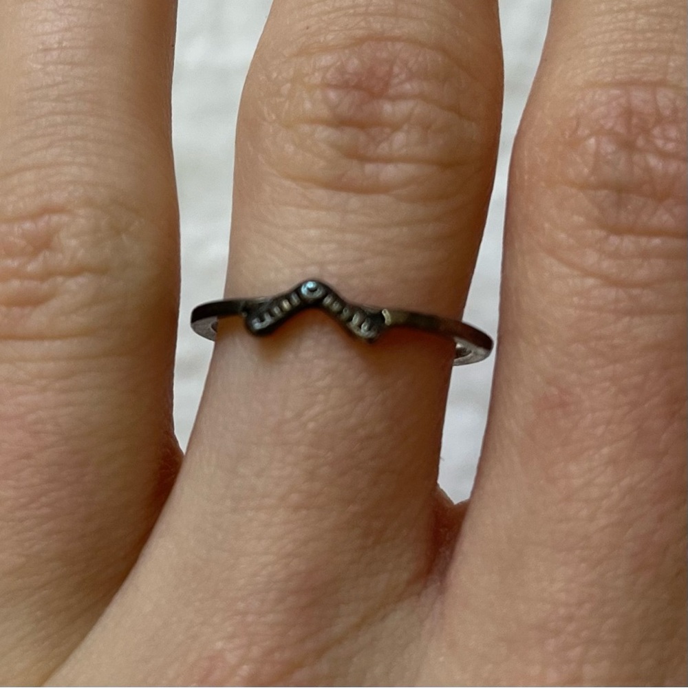 🗝️gunmetal arrow ring🗝️